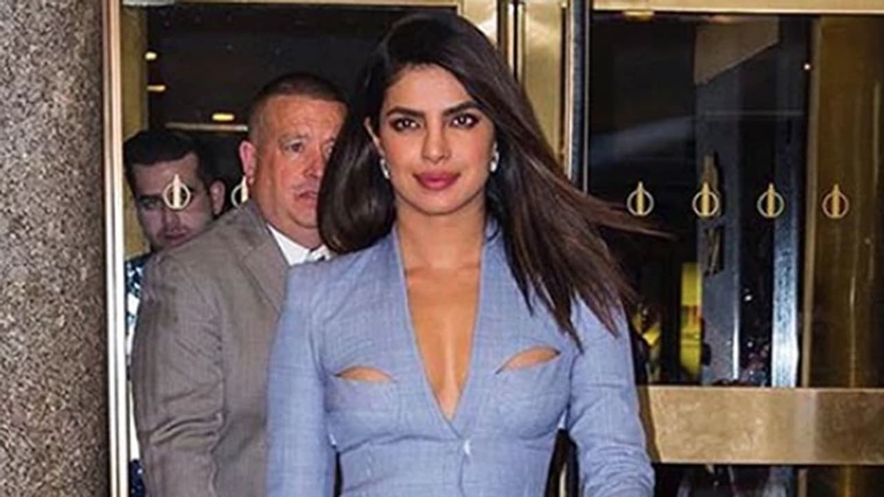 പൗഡര് ബ്ലൂ ബ്ലേസറില് ട്രെന്റി ആയി പ്രിയങ്ക ചോപ്ര പൗഡര് ബ്ലൂ ബ്ലേസറില് ട്രെന്റി ആയി പ്രിയങ്ക ചോപ്ര