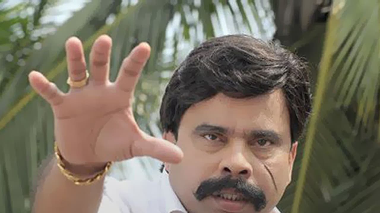 Tamil actor Srinivasan held for cheating Tamil actor Srinivasan held for cheating