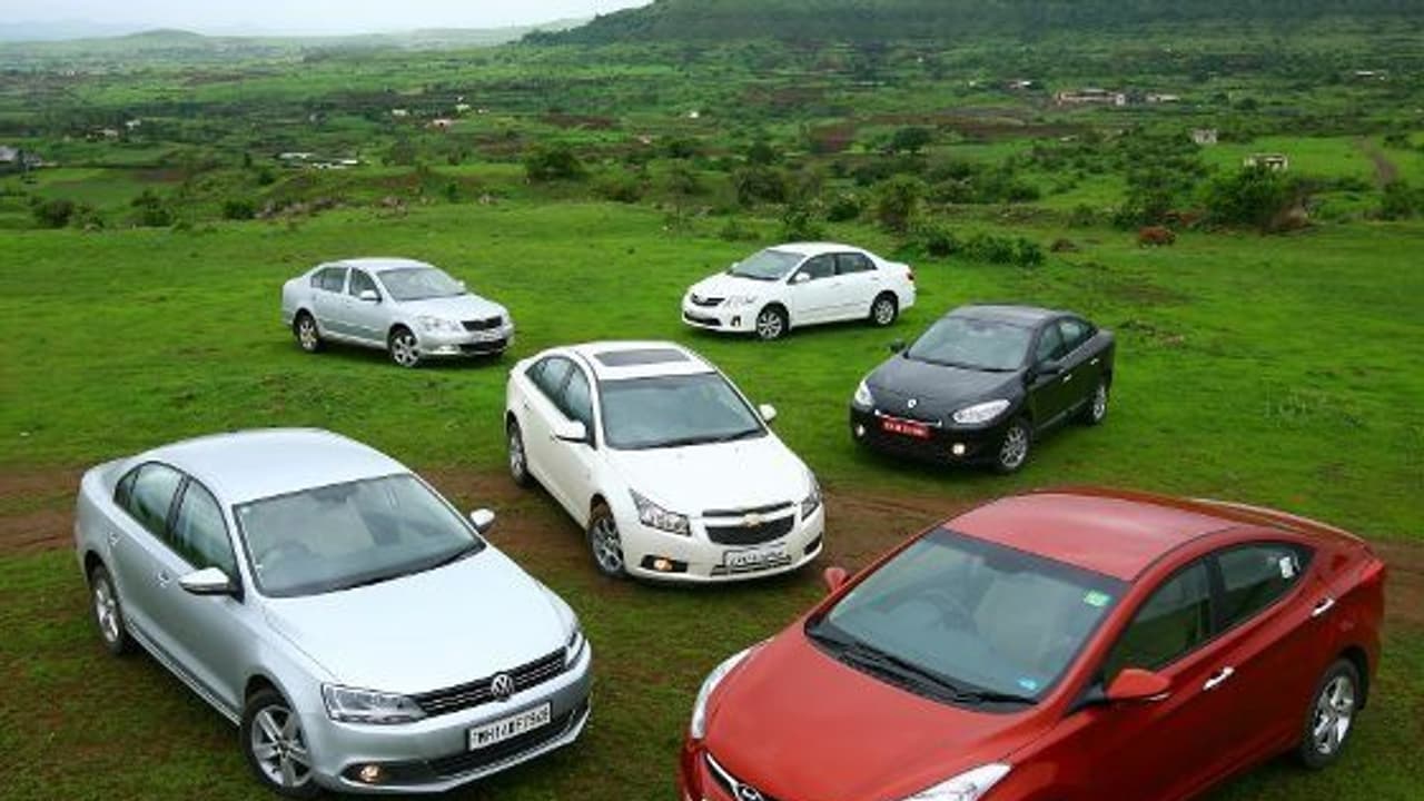 బుల్లి సెడాన్లంటే మనోళ్లకు మోజు మరి!!