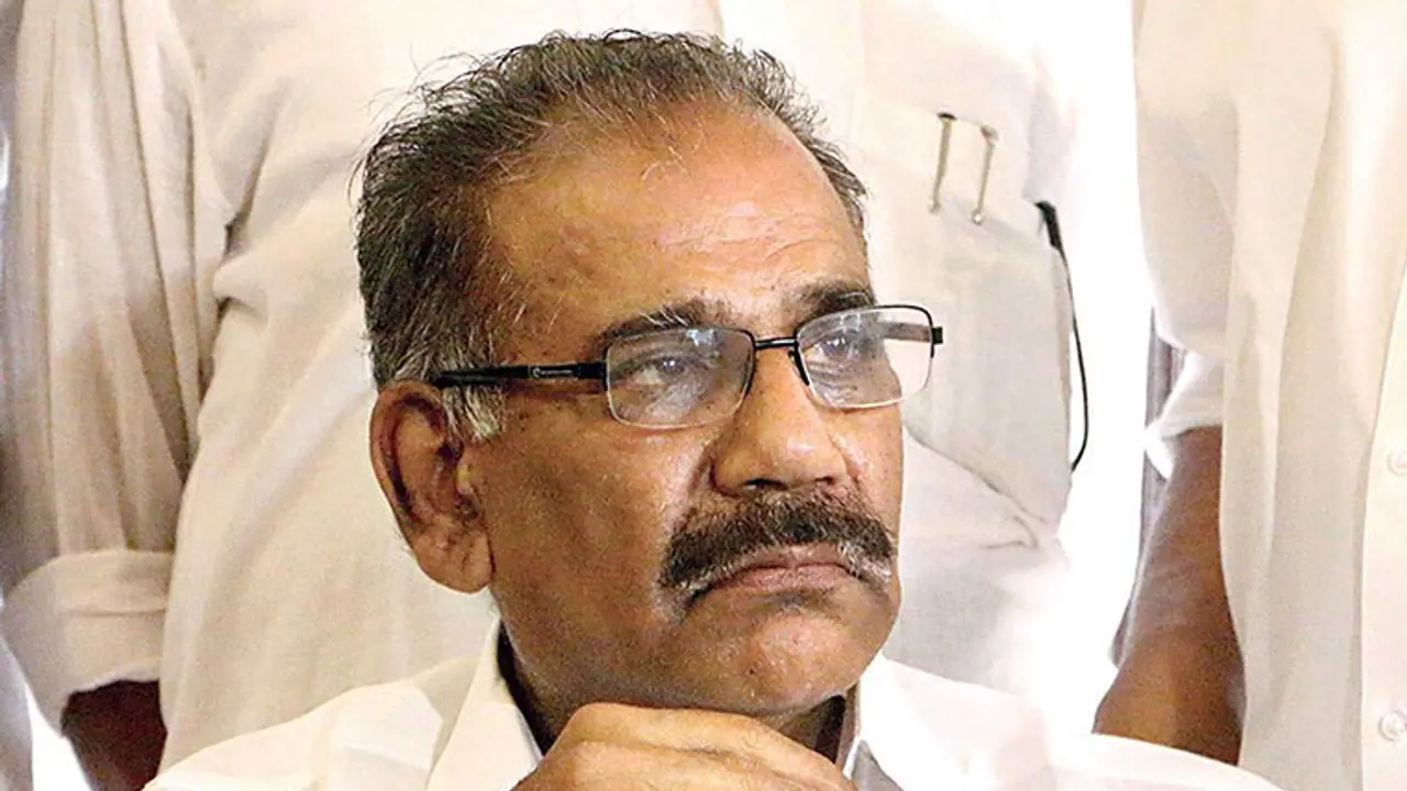 നിന്ന് യാത്ര ചെയ്യുന്നതിന് വിലക്ക്;പുനപരിശോധന ഹര്ജിക്കൊരുങ്ങി ഗതാഗതമന്ത്രി നിന്ന് യാത്ര ചെയ്യുന്നതിന് വിലക്ക്;പുനപരിശോധന ഹര്ജിക്കൊരുങ്ങി ഗതാഗതമന്ത്രി