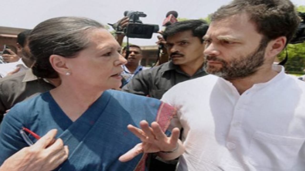 സോണിയേയും രാഹുലിനെയും ചോദ്യം ചെയ്തിട്ട് ഒന്നും കിട്ടിയിട്ടില്ല, ജനങ്ങളെ വിഡ്ഢികളാക്കുന്ന കേസെന്നും കോൺഗ്രസ് സോണിയേയും രാഹുലിനെയും ചോദ്യം ചെയ്തിട്ട് ഒന്നും കിട്ടിയിട്ടില്ല, ജനങ്ങളെ വിഡ്ഢികളാക്കുന്ന കേസെന്നും കോൺഗ്രസ്