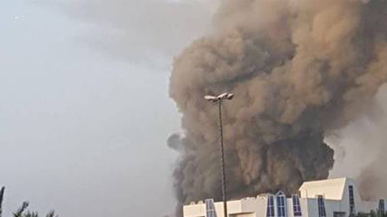 അജ്മാനില് ഷോപ്പിങ്ങ് സെന്ററില് തീപിടിത്തം അജ്മാനില് ഷോപ്പിങ്ങ് സെന്ററില് തീപിടിത്തം