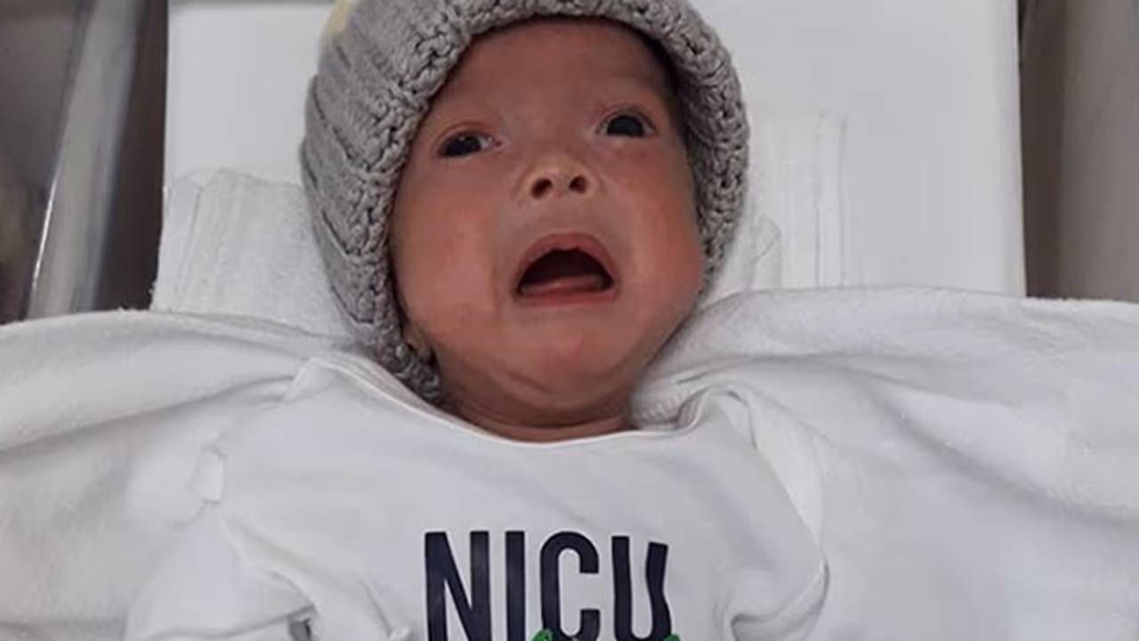 ഈ പിഞ്ചോമനയുടെ ജനനകഥ കേട്ടാൽ ആരും കരയരുത്; 925 ഗ്രാം തൂക്കം,ഹൃദയ ആകൃതിയിലുള്ള ഗർഭപാത്രം, പിന്നെ ഈ പിഞ്ചോമനയുടെ ജനനകഥ കേട്ടാൽ ആരും കരയരുത്; 925 ഗ്രാം തൂക്കം,ഹൃദയ ആകൃതിയിലുള്ള ഗർഭപാത്രം, പിന്നെ