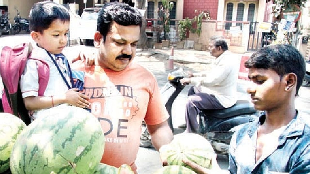 ಬೇಸಿಗೆ ಆರಂಭದಲ್ಲೇ ಬೆಂಗಳೂರಲ್ಲಿ ಬಿಸಿಲು 35 ಡಿಗ್ರಿ ಬೇಸಿಗೆ ಆರಂಭದಲ್ಲೇ ಬೆಂಗಳೂರಲ್ಲಿ ಬಿಸಿಲು 35 ಡಿಗ್ರಿ