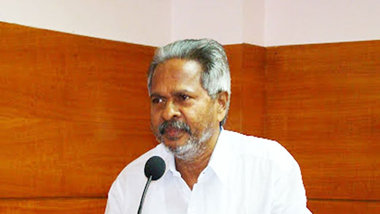 വട്ടിയൂര്‍ക്കാവില്‍ പീതാംബരകുറുപ്പ് വേണ്ട; കെപിസിസി ആസ്ഥാനത്ത് പ്രതിഷേധം