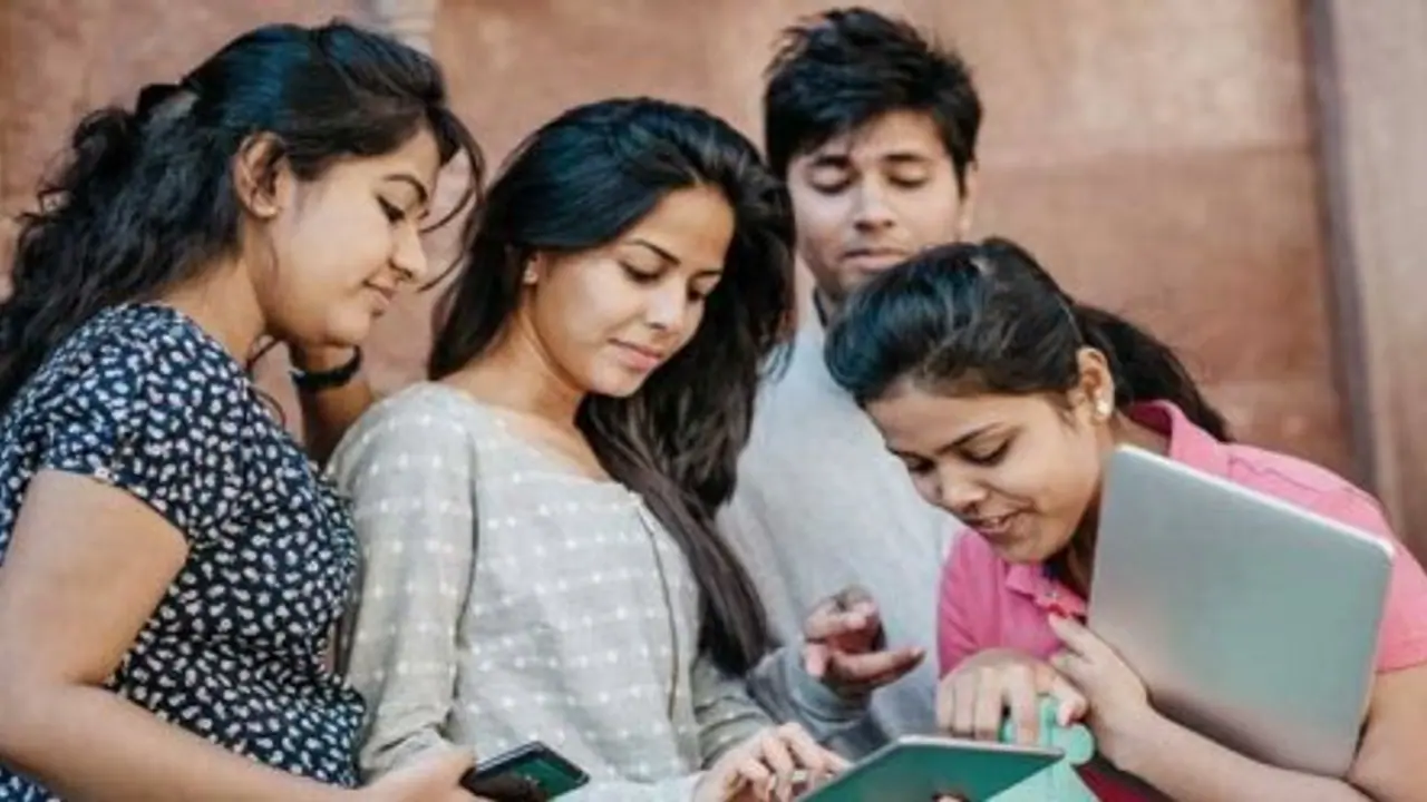 Karnataka: Over 1.1 lakh undergraduate students to receive free laptops Karnataka: Over 1.1 lakh undergraduate students to receive free laptops