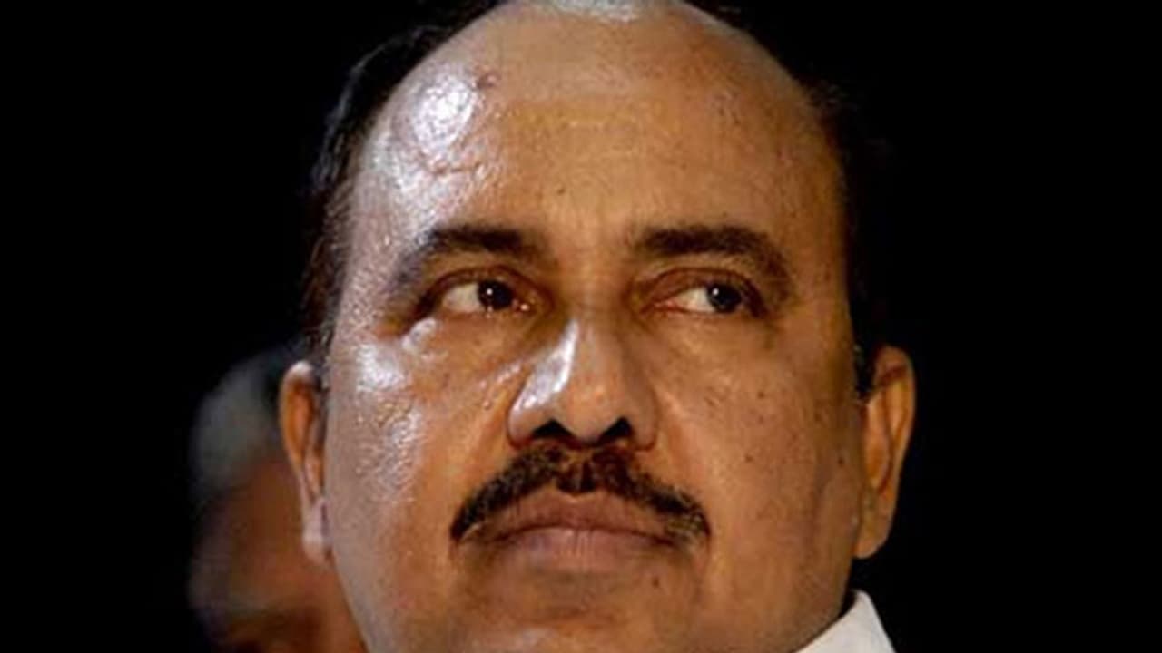 ഉമ്മന്ചാണ്ടിക്കെതിരെ രൂക്ഷവിമര്ശനവുമായി ആര് ചന്ദ്രശേഖരന് ഉമ്മന്ചാണ്ടിക്കെതിരെ രൂക്ഷവിമര്ശനവുമായി ആര് ചന്ദ്രശേഖരന്