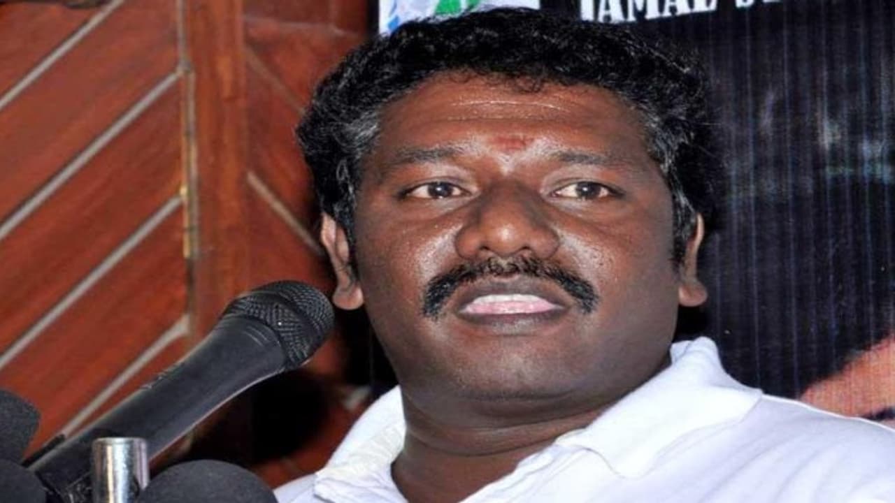 இருப்பது உழக்கு... அதுல வேணுமாம் கிழக்கு : முக்குலத்தோர் புலிப்படையில் இருந்து கருணாஸ் அதிரடி நீக்கம்! இருப்பது உழக்கு... அதுல வேணுமாம் கிழக்கு : முக்குலத்தோர் புலிப்படையில் இருந்து கருணாஸ் அதிரடி நீக்கம்!