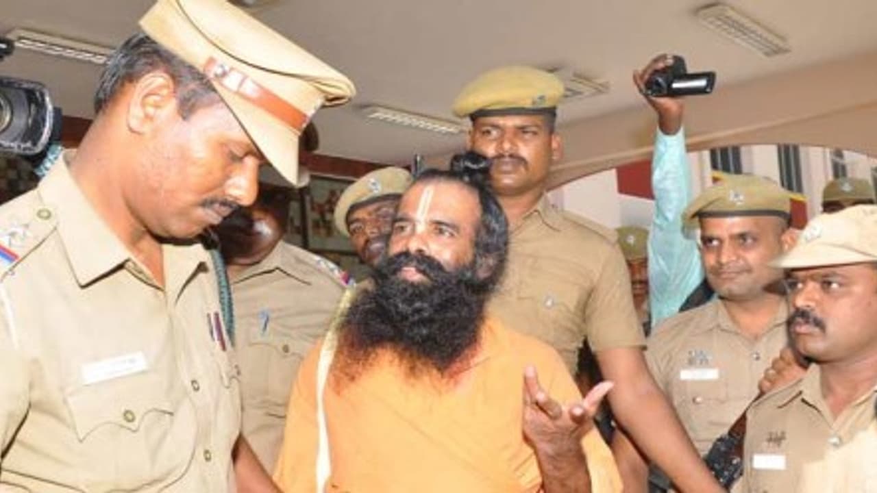 “என்னை ஜீவசமாதி அடைய அனுமதியுங்கள்...” ராஜிவ் கொலையாளி முருகன் மனு! “என்னை ஜீவசமாதி அடைய அனுமதியுங்கள்...” ராஜிவ் கொலையாளி முருகன் மனு!