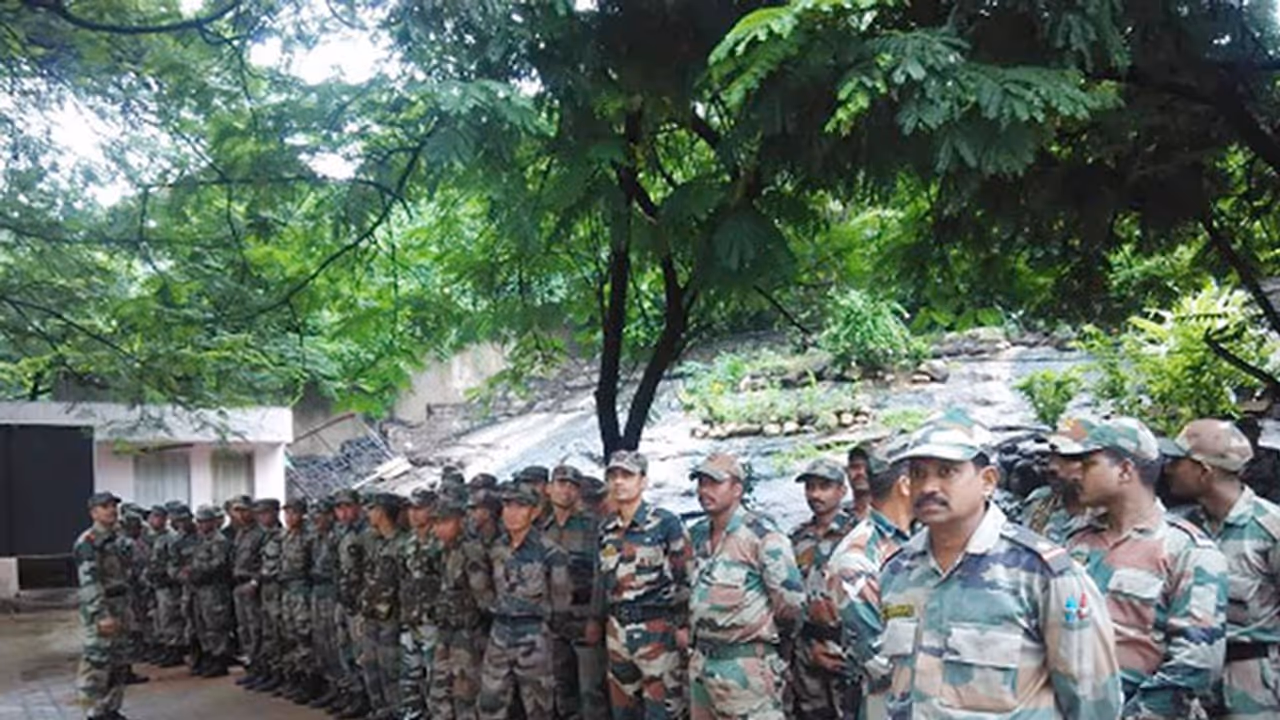 Telangana: Army deployed to evacuate flood hit residents Telangana: Army deployed to evacuate flood hit residents