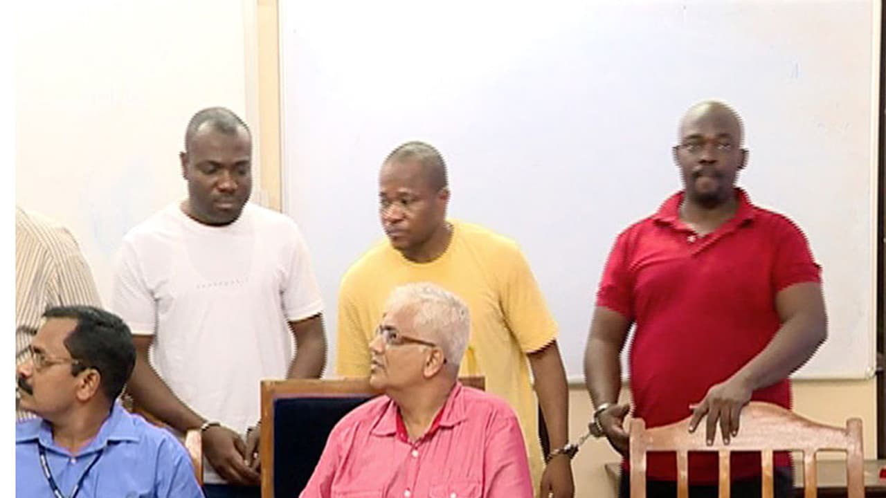 ഓണ്ലൈന് തട്ടിപ്പ്: നൈജീരിയക്കാരുടെ അറസ്റ്റ് വിരല് ചൂണ്ടുന്നത് ഗൗരവകരമായ കാര്യങ്ങളിലേക്ക് ഓണ്ലൈന് തട്ടിപ്പ്: നൈജീരിയക്കാരുടെ അറസ്റ്റ് വിരല് ചൂണ്ടുന്നത് ഗൗരവകരമായ കാര്യങ്ങളിലേക്ക്