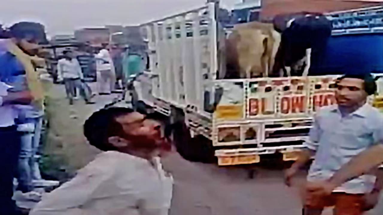 Alwar attack: Muslim man lynched by cow vigilantes in Rajasthan Alwar attack: Muslim man lynched by cow vigilantes in Rajasthan