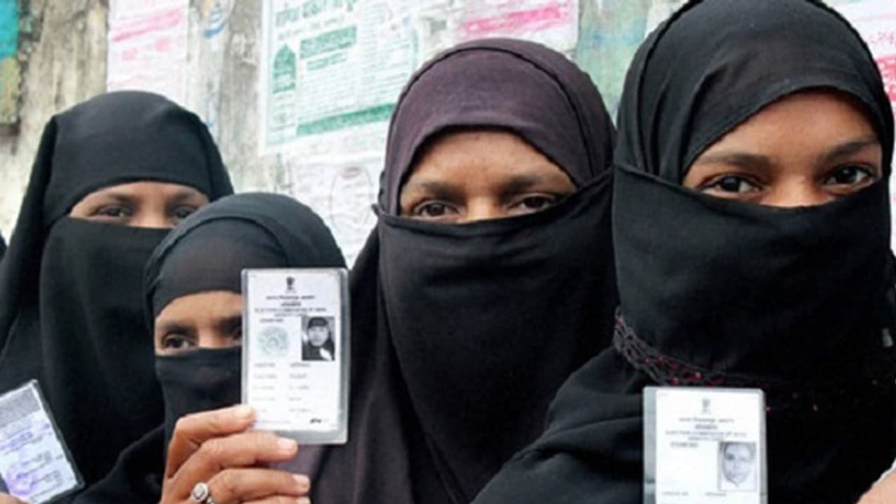 ಮುಜಾಫರ್'ನಗರವೊಂದರಲ್ಲೇ ಲಕ್ಷಕ್ಕೂ ಅಧಿಕ ಮಂದಿ ನೂತನವಾಗಿ ಮತದಾರರ ಪಟ್ಟಿಗೆ ಸೇರ್ಪಡೆ...! ಮುಜಾಫರ್'ನಗರವೊಂದರಲ್ಲೇ ಲಕ್ಷಕ್ಕೂ ಅಧಿಕ ಮಂದಿ ನೂತನವಾಗಿ ಮತದಾರರ ಪಟ್ಟಿಗೆ ಸೇರ್ಪಡೆ...!