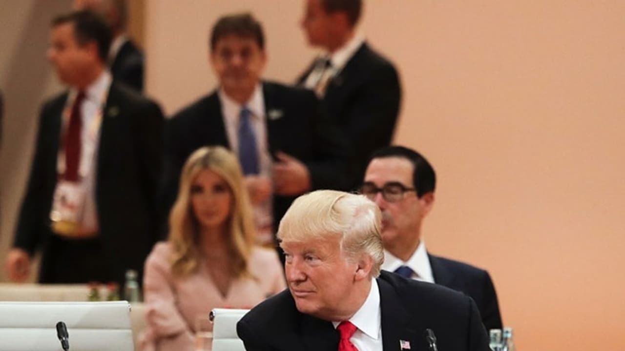 ജി20 ഉച്ചകോടിയില് ട്രംപിന്റെ കസേരയില് മകള് കയറിയിരുന്നതിനെച്ചൊല്ലി വിവാദം ജി20 ഉച്ചകോടിയില് ട്രംപിന്റെ കസേരയില് മകള് കയറിയിരുന്നതിനെച്ചൊല്ലി വിവാദം