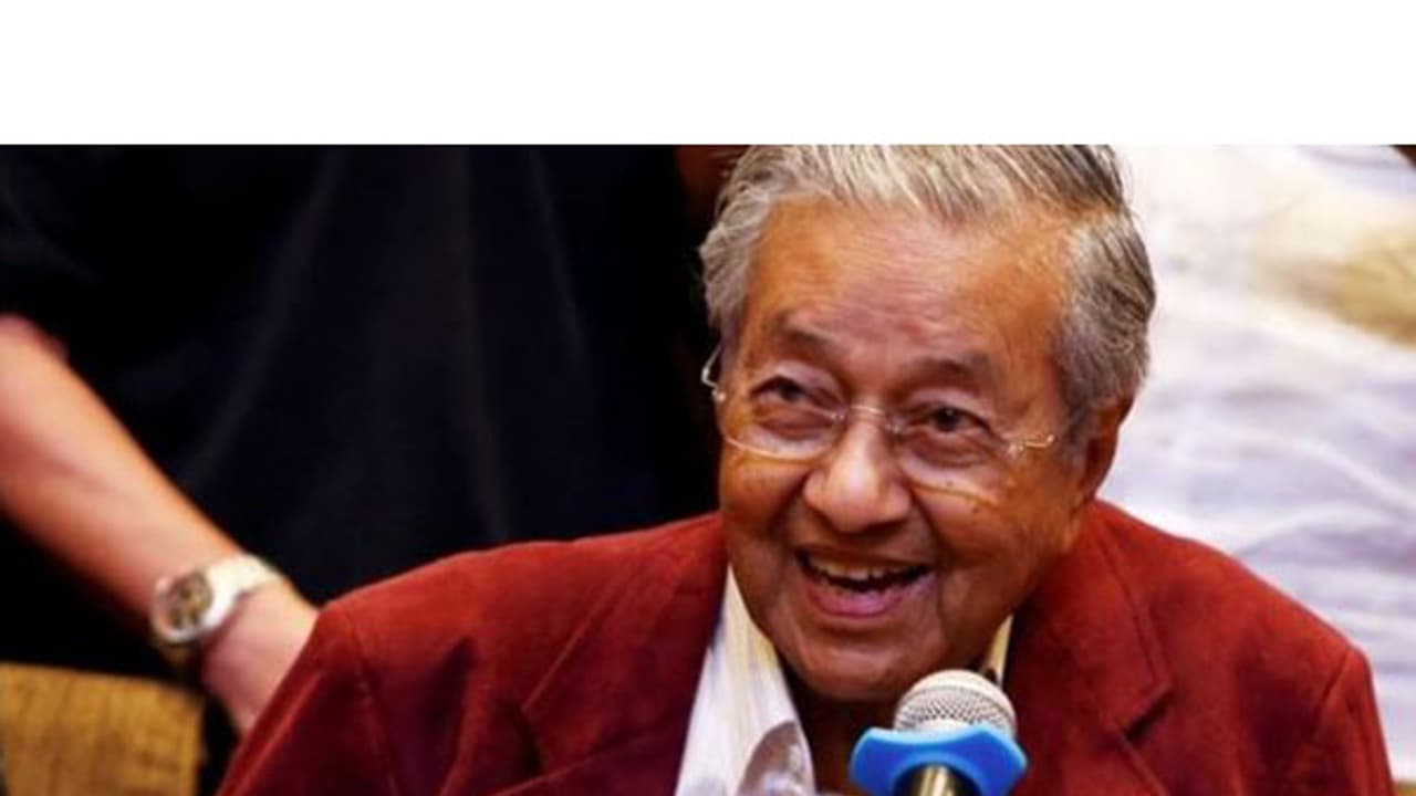 ലോകത്തിലെ ഏറ്റവും പ്രായം കൂടിയ പ്രധാനമന്ത്രി; മഹതിര് മുഹമ്മദ് ചരിത്രമാകുന്നത് ഇങ്ങനെ ലോകത്തിലെ ഏറ്റവും പ്രായം കൂടിയ പ്രധാനമന്ത്രി; മഹതിര് മുഹമ്മദ് ചരിത്രമാകുന്നത് ഇങ്ങനെ