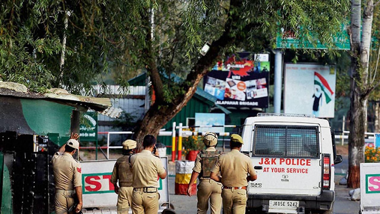 ഉറി ഭീകരാക്രമണം; പാക്ക് സഹായത്തിന് വയര്ലെസ് സെറ്റുകള് നിര്ണായക തെളിവാകും ഉറി ഭീകരാക്രമണം; പാക്ക് സഹായത്തിന് വയര്ലെസ് സെറ്റുകള് നിര്ണായക തെളിവാകും