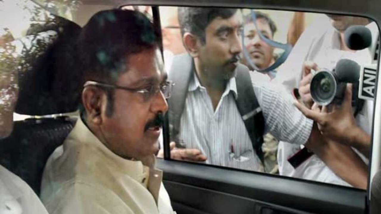 பதவி ராஜினாமா செய்தி... டிடிவி தினகரன் மறுப்பு! பதவி ராஜினாமா செய்தி... டிடிவி தினகரன் மறுப்பு!