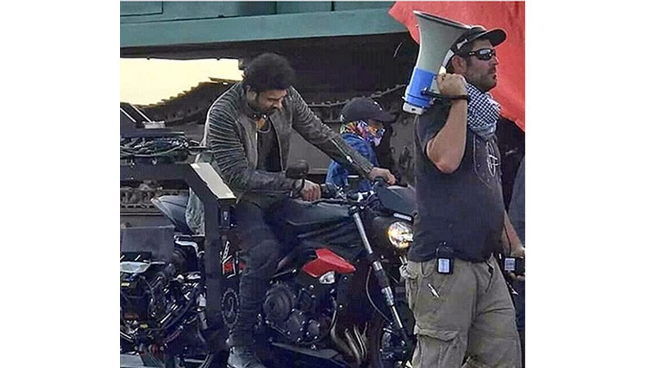 പ്രഭാസിന്റെ സാഹോയ്ക്കായി തകര്ത്തത് 37 കാറുകള് പ്രഭാസിന്റെ സാഹോയ്ക്കായി തകര്ത്തത് 37 കാറുകള്