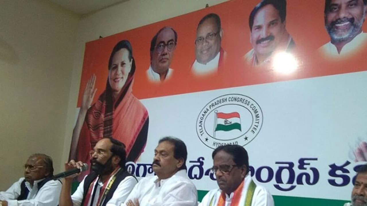 ప్రగతినివేదన సభ అట్టర్ ప్లాప్: టీ కాంగ్రెస్