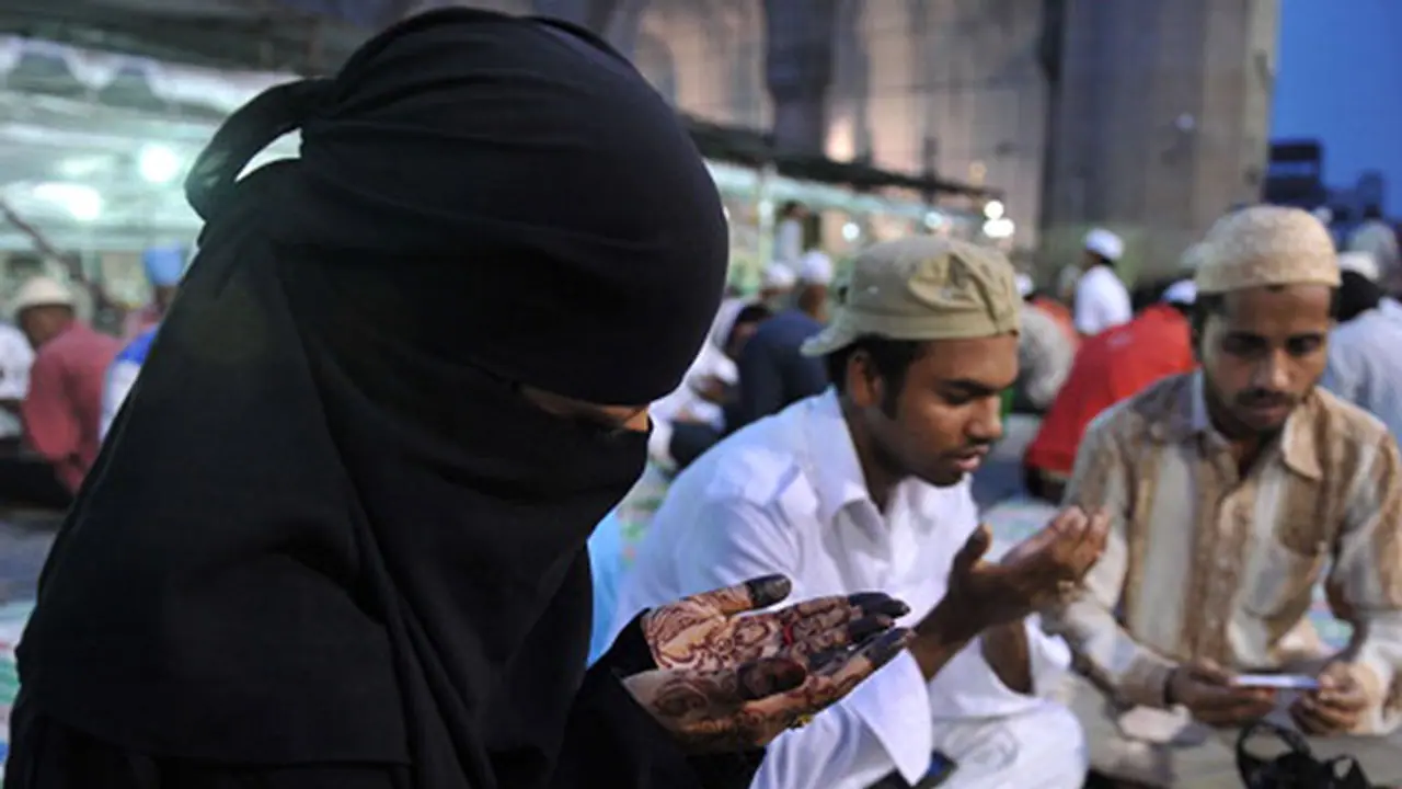 ರೂಢಿಗತ ಸಂಪ್ರದಾಯ ಮುರಿದ ಕೇರಳದ ಮುಸ್ಲಿಂ ಮಹಿಳಾ ಇಮಾಂ ರೂಢಿಗತ ಸಂಪ್ರದಾಯ ಮುರಿದ ಕೇರಳದ ಮುಸ್ಲಿಂ ಮಹಿಳಾ ಇಮಾಂ