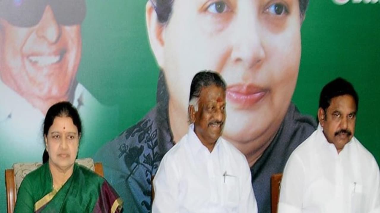 அதிமுகவில் என்ன நடக்கிறது..? அதிர வைக்கும் தொண்டனின் கடிதம்..! அதிமுகவில் என்ன நடக்கிறது..? அதிர வைக்கும் தொண்டனின் கடிதம்..!