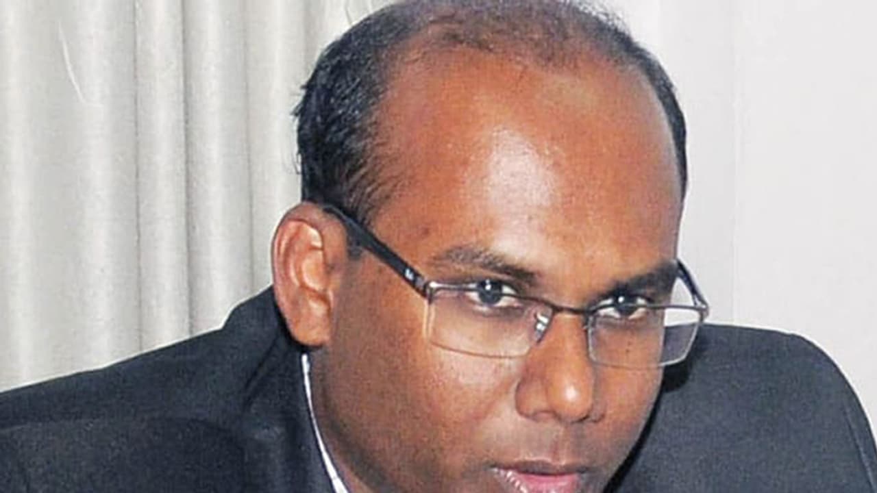 ಹಾಸನ: ಐಎಎಸ್ ಅಧಿಕಾರಿ ಡಿ. ರಂದೀಪ್ ಸ್ಥಿತಿ ಅತಂತ್ರ ಹಾಸನ: ಐಎಎಸ್ ಅಧಿಕಾರಿ ಡಿ. ರಂದೀಪ್ ಸ್ಥಿತಿ ಅತಂತ್ರ