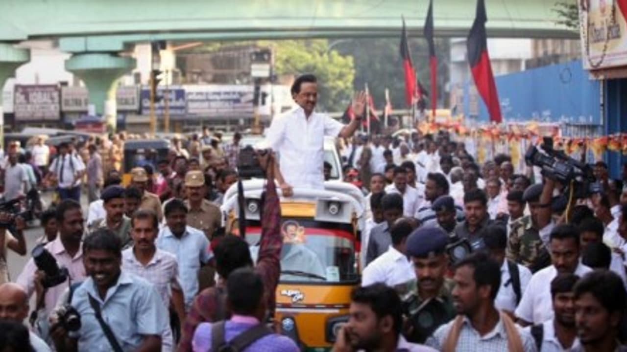 "திமுக மனித சங்கிலி போராட்டம் நடத்தலாம்" உயர்நீதிமன்றம் அனுமதி!! "திமுக மனித சங்கிலி போராட்டம் நடத்தலாம்" உயர்நீதிமன்றம் அனுமதி!!