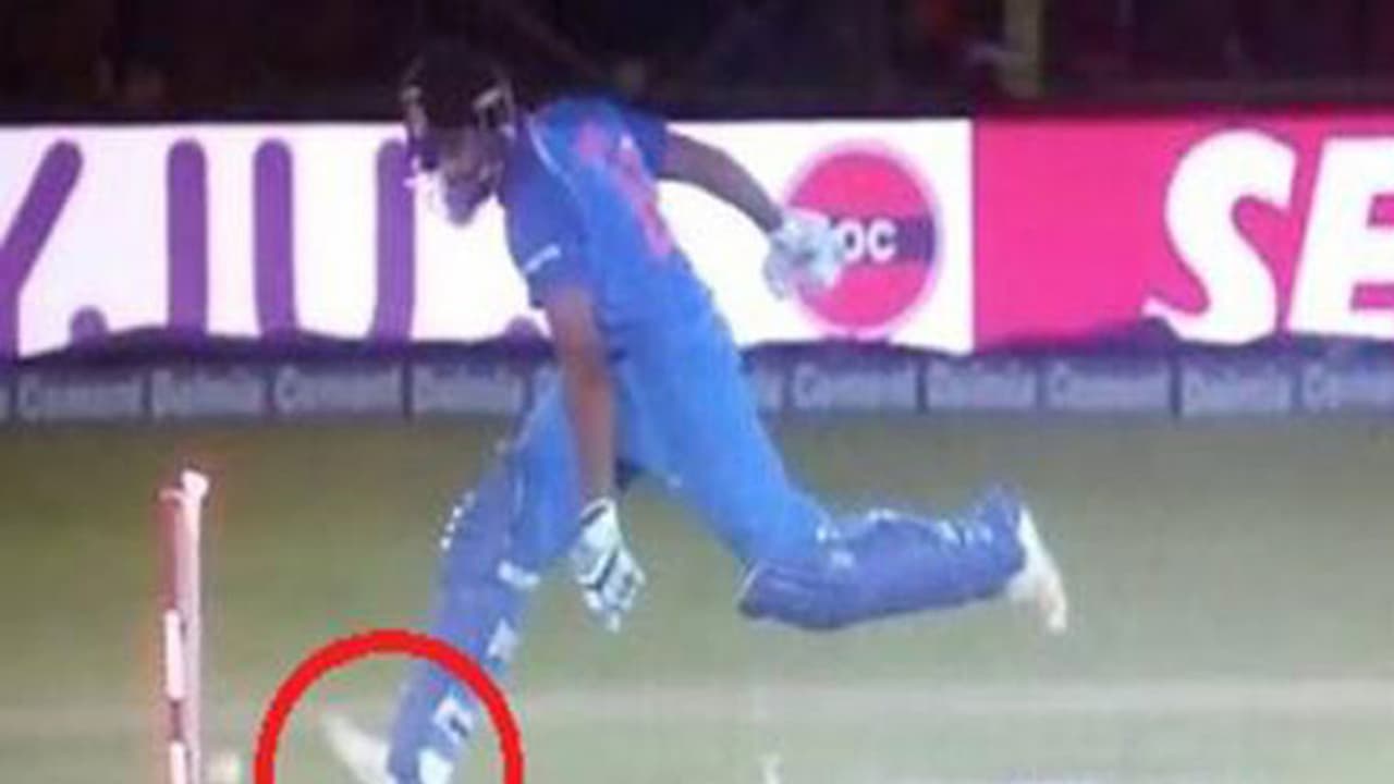 ലങ്ക ചാടാനാവാതെ രോഹിത്; ഇത്തവണ വില്ലന് റണ്ണൗട്ട് ലങ്ക ചാടാനാവാതെ രോഹിത്; ഇത്തവണ വില്ലന് റണ്ണൗട്ട്