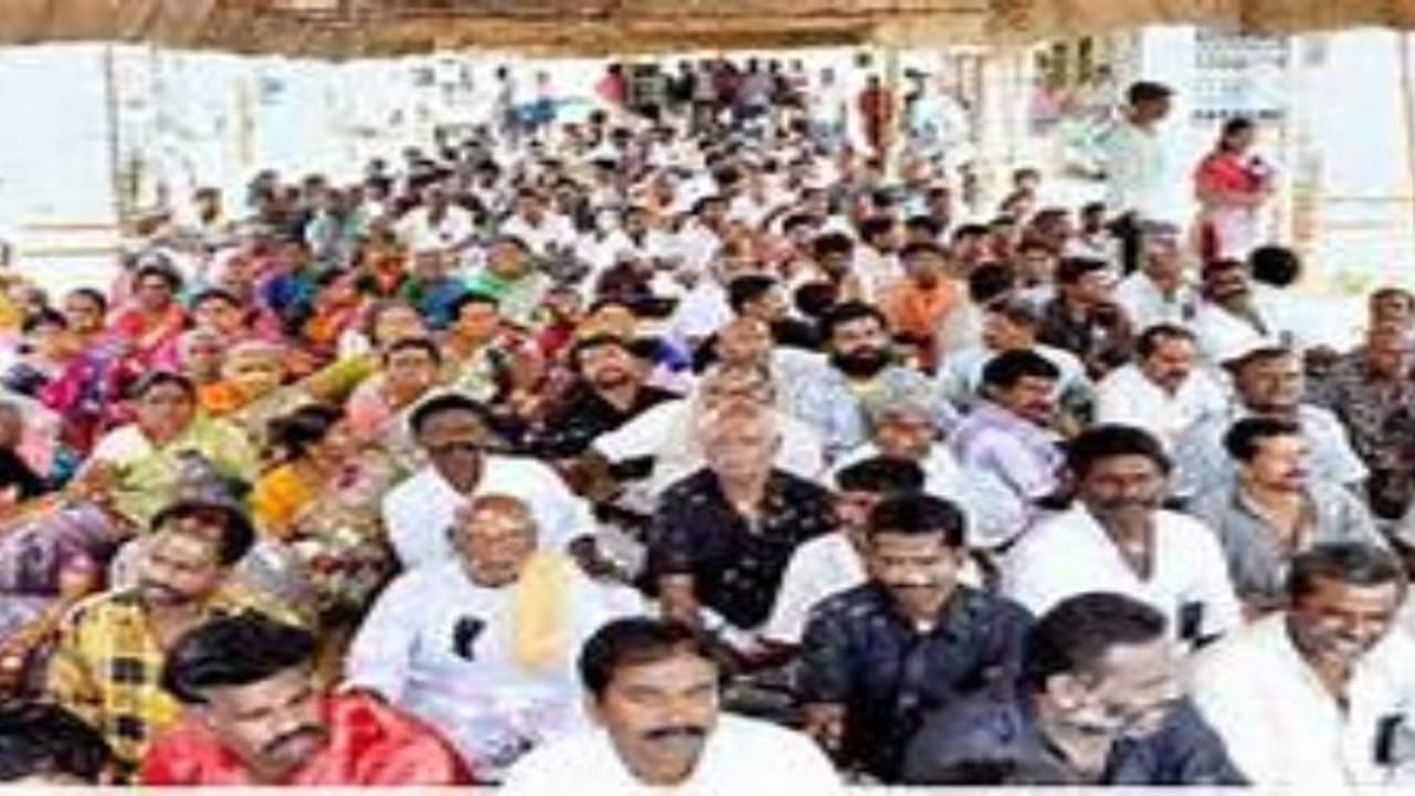 பிப்ரவரி 1ம் தேதி அலங்காநல்லூர் ஜல்லிக்கட்டு…ஊர்மக்கள் அறிவிப்பு…போராட்டம் வாபஸ் ஆகுமா...? பிப்ரவரி 1ம் தேதி அலங்காநல்லூர் ஜல்லிக்கட்டு…ஊர்மக்கள் அறிவிப்பு…போராட்டம் வாபஸ் ஆகுமா...?