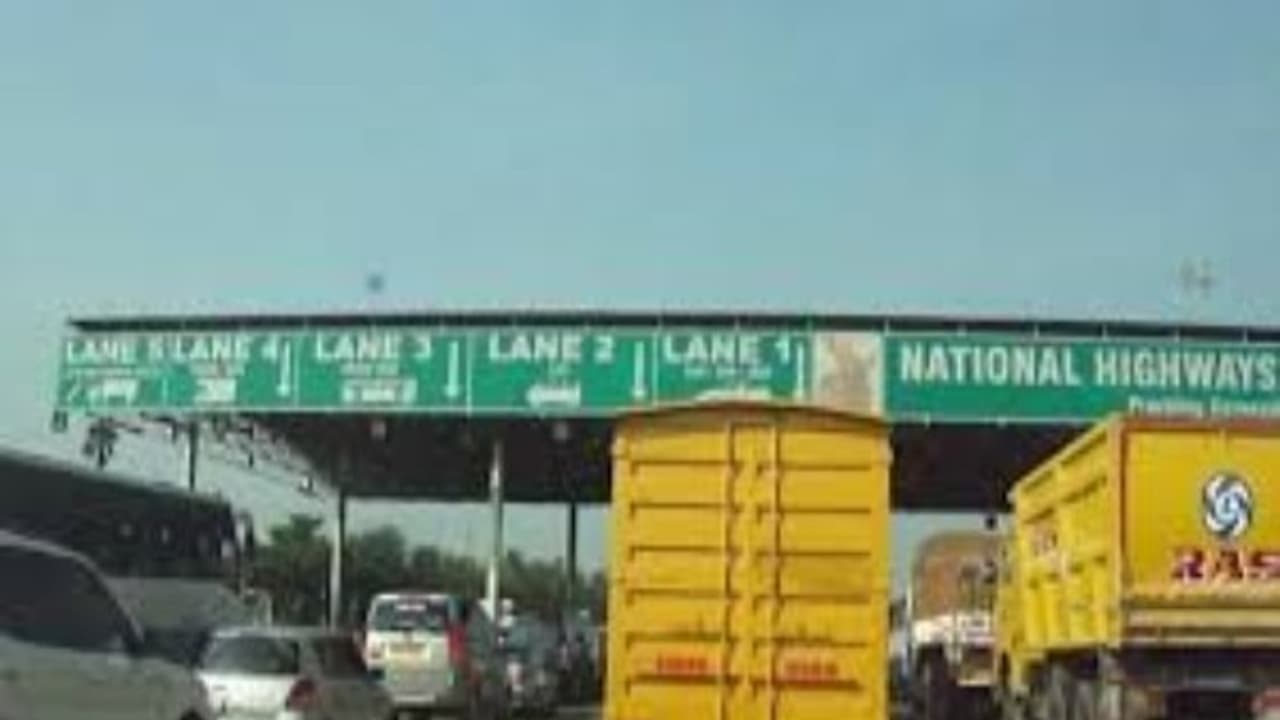 பயணித்த தூரத்திற்கு மட்டுமே இனி சுங்கக் கட்டணம்..! மகிழ்ச்சியில் மக்கள்.! பயணித்த தூரத்திற்கு மட்டுமே இனி சுங்கக் கட்டணம்..! மகிழ்ச்சியில் மக்கள்.!