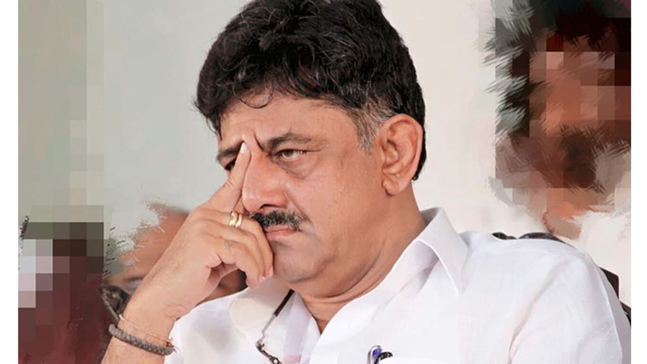 ಡಿಕೆಶಿಗೆ ಮತ್ತೆ ಐಟಿ ಶಾಕ್!: ಇಂಧನ ಸಚಿವರ ಬ್ಯಾಂಕ್ ಅಕೌಂಟ್'ಗಳು ಸೀಜ್.!