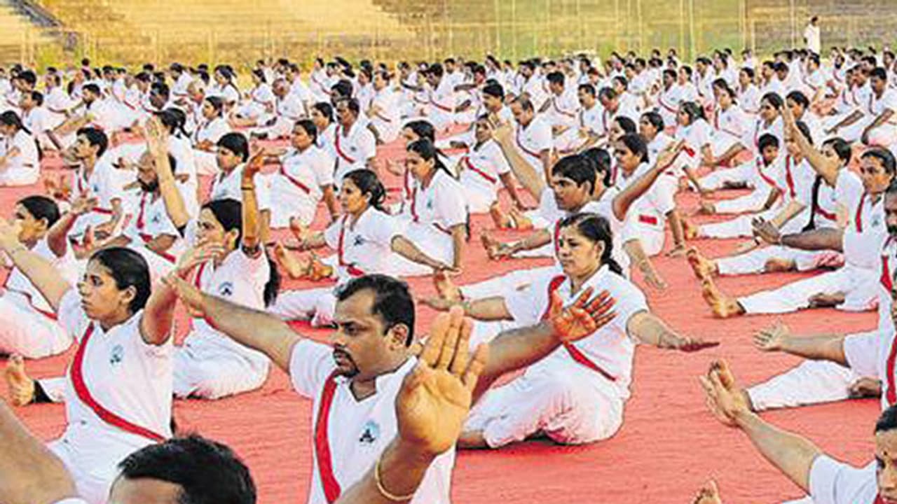 60 ಸಾವಿರ ಮಂದಿ ಏಕಕಾಲಕ್ಕೆ ಯೋಗಾಭ್ಯಾಸ; ಮೈಸೂರು ಜಿಲ್ಲಾಡಳಿತದಿಂದ ಸಿದ್ಧತೆ 60 ಸಾವಿರ ಮಂದಿ ಏಕಕಾಲಕ್ಕೆ ಯೋಗಾಭ್ಯಾಸ; ಮೈಸೂರು ಜಿಲ್ಲಾಡಳಿತದಿಂದ ಸಿದ್ಧತೆ