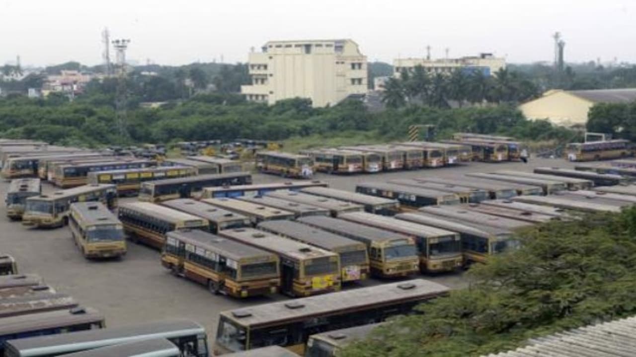 Bharat Bandh: மக்கள் கவனத்திற்கு.. நாளை 60 % பேருந்துகள் இயங்கும்.. தொழிற்சங்கங்கள் அறிவிப்பு.. Bharat Bandh: மக்கள் கவனத்திற்கு.. நாளை 60 % பேருந்துகள் இயங்கும்.. தொழிற்சங்கங்கள் அறிவிப்பு..