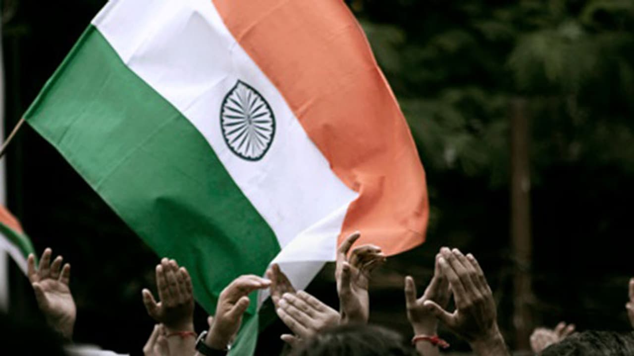 ಎಲ್ಲಾ ಶಾಲೆಗಳು, ಸರ್ಕಾರಿ ಖಾಸಗಿ ಕಚೇರಿಗಳಲ್ಲಿ ವಂದೇ ಮಾತರಂ ಕಡ್ಡಾಯ: ಮದ್ರಾಸ್ ಹೈಕೋರ್ಟ್ ಎಲ್ಲಾ ಶಾಲೆಗಳು, ಸರ್ಕಾರಿ ಖಾಸಗಿ ಕಚೇರಿಗಳಲ್ಲಿ ವಂದೇ ಮಾತರಂ ಕಡ್ಡಾಯ: ಮದ್ರಾಸ್ ಹೈಕೋರ್ಟ್