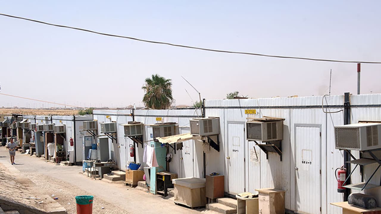 പ്രവാസി തൊഴിലാളികളെ ലേബര് ക്യാമ്പുകളില് നിന്ന് മാറ്റിപാര്പ്പിക്കാന് തുടങ്ങി പ്രവാസി തൊഴിലാളികളെ ലേബര് ക്യാമ്പുകളില് നിന്ന് മാറ്റിപാര്പ്പിക്കാന് തുടങ്ങി