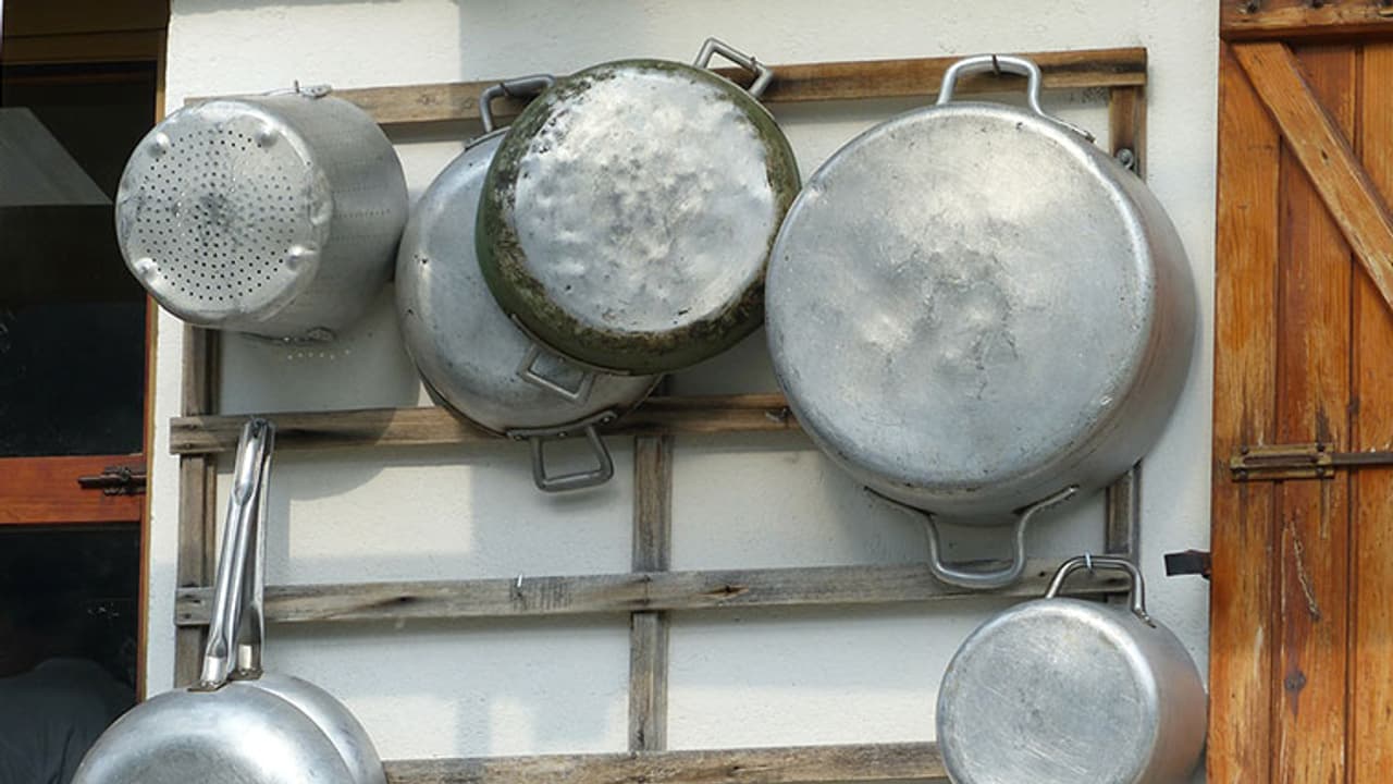 അലൂമിനിയം പാത്രങ്ങള് അപകടകാരിയോ? അലൂമിനിയം പാത്രങ്ങള് അപകടകാരിയോ?