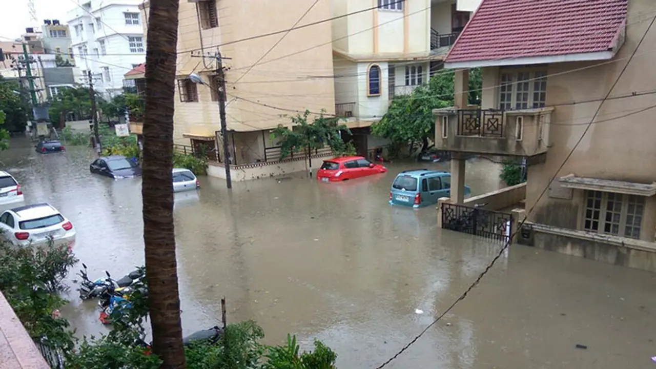 Bengaluru receives 17.5 cm rainfall in 24 hours, a record in 127 years! Bengaluru receives 17.5 cm rainfall in 24 hours, a record in 127 years!