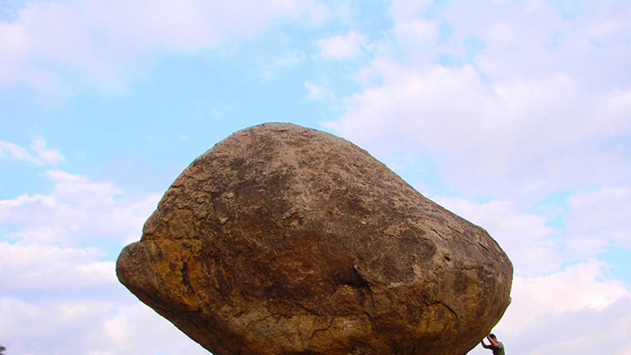 ഏതു ശിലയും ശില്പ്പമാവുന്ന ഒരിടം! ഏതു ശിലയും ശില്പ്പമാവുന്ന ഒരിടം!