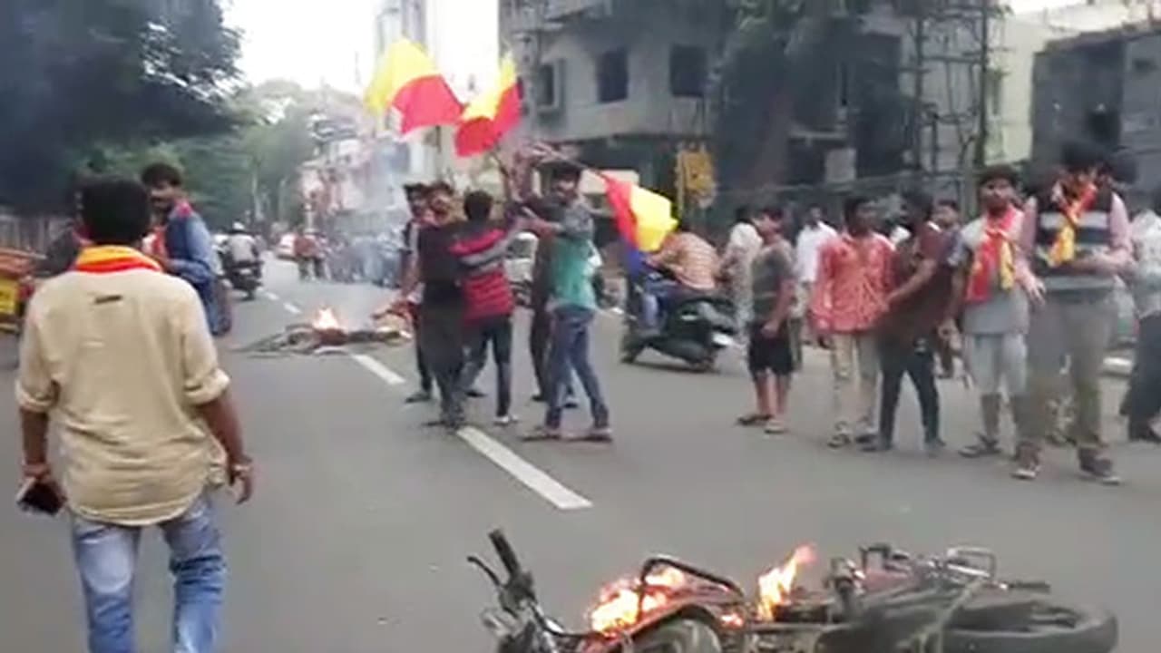 ಕಾವೇರಿ ವಿವಾದದಿಂದ ಸಾರಿಗೆ ನಷ್ಟವೆಷ್ಟು ಗೊತ್ತೆ ? ಕಾವೇರಿ ವಿವಾದದಿಂದ ಸಾರಿಗೆ ನಷ್ಟವೆಷ್ಟು ಗೊತ್ತೆ ?