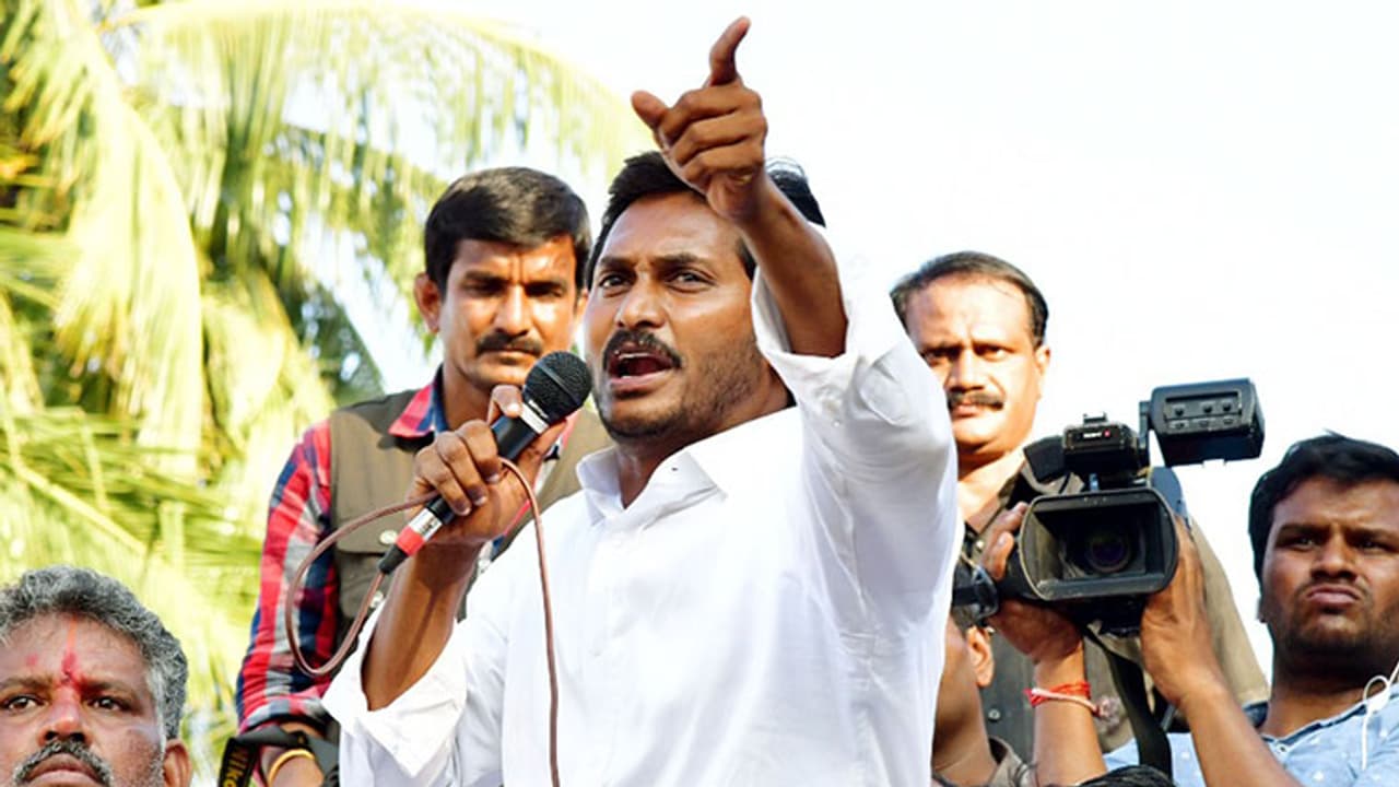 మహిషాసురుడు అడుగుపెడితే అంధకారం..చంద్రబాబు అడుగుపెడితే కరువు: జగన్ ధ్వజం