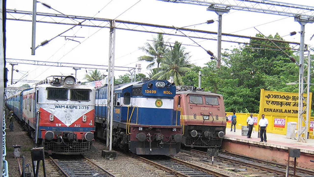 ಇನ್ನು ರೈಲ್ವೆ ಟಿಕೆಟ್ ವರ್ಗಾವಣೆ ಸಾಧ್ಯ : ಕಾದಿರಿಸಿದ ಟಿಕೆಟ್ಗಳಿಗೆ ಮಾತ್ರ ಅವಕಾಶ ಇನ್ನು ರೈಲ್ವೆ ಟಿಕೆಟ್ ವರ್ಗಾವಣೆ ಸಾಧ್ಯ : ಕಾದಿರಿಸಿದ ಟಿಕೆಟ್ಗಳಿಗೆ ಮಾತ್ರ ಅವಕಾಶ