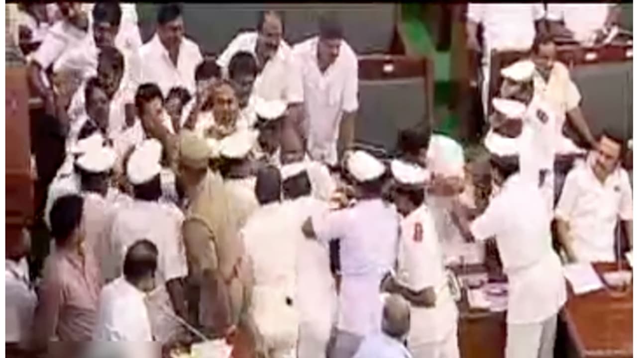 ವಿಶ್ವಾಸ ಮತ ಯಾಚನೆ ವಿಡಿಯೋ ಪುರಾವೆ ಕೊಡಿ: ಮದ್ರಾಸ್ ಹೈಕೋರ್ಟ್