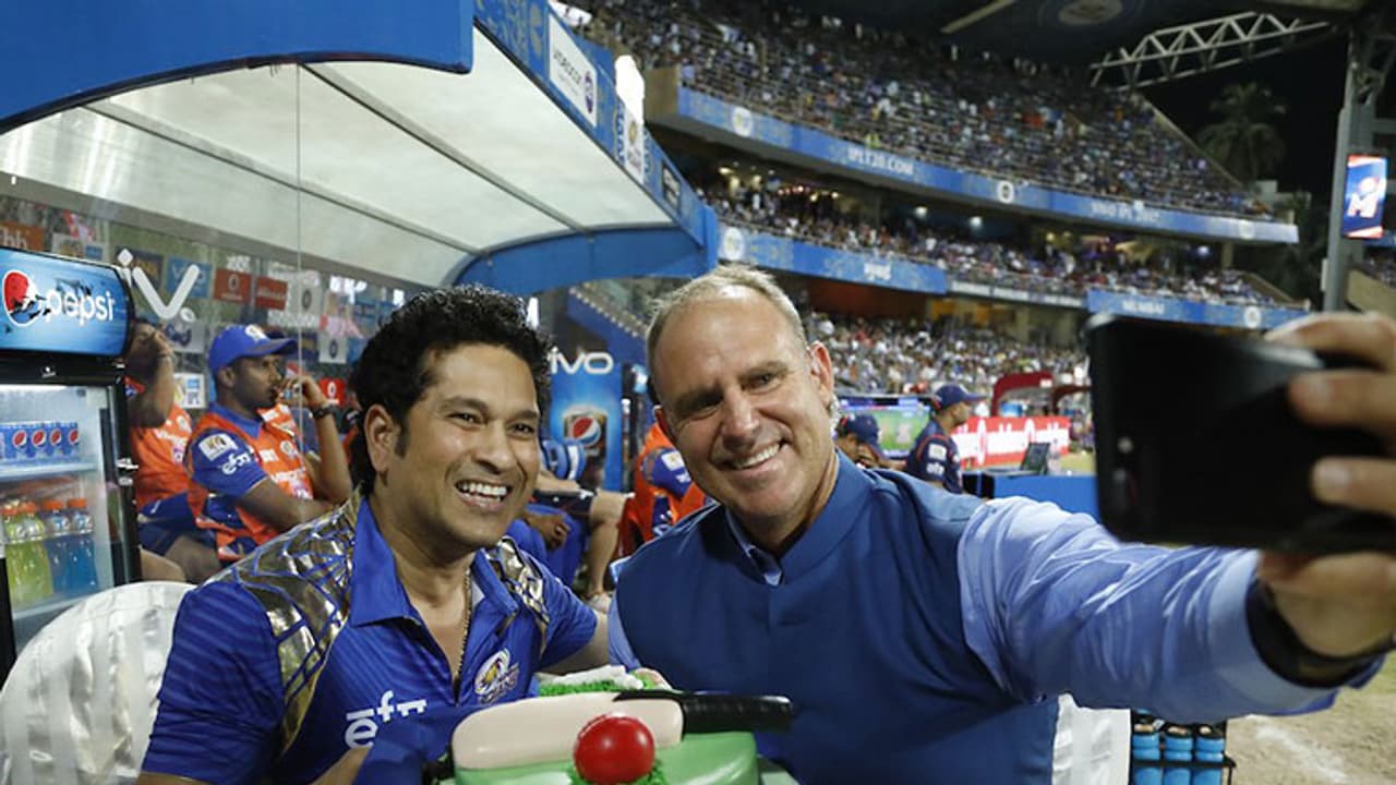 Watch Wankhede Stadium singing Happy Birthday for Sachin Tendulkar (video) Watch Wankhede Stadium singing Happy Birthday for Sachin Tendulkar (video)