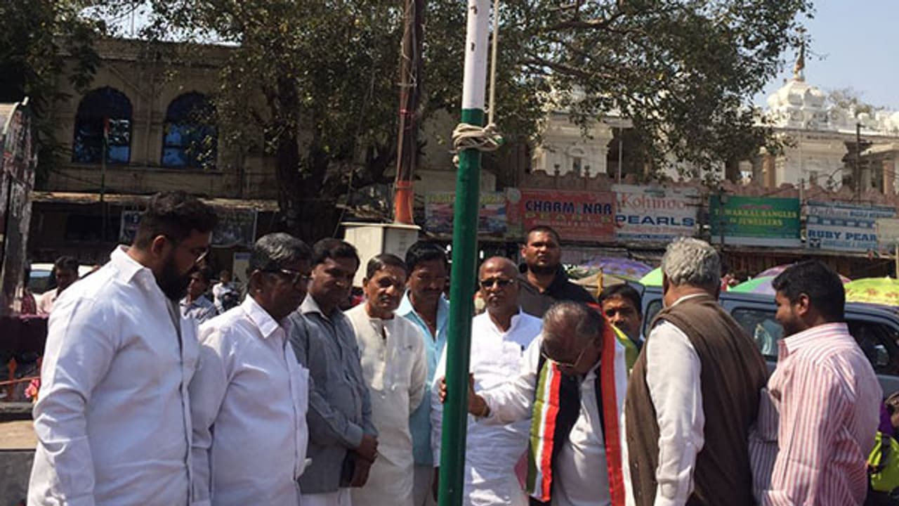 ఉన్న ఒక్క స్తంభం పెరికేస్తే ఎలా? ఉన్న ఒక్క స్తంభం పెరికేస్తే ఎలా?