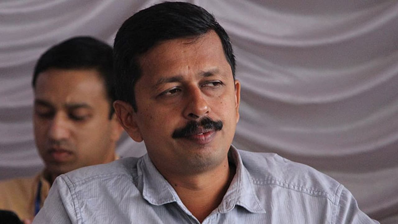 സംഘപരിവാര് ഭീഷണി: എസ്.ഹരീഷിന്റെ 'മീശ' നോവല് പിന്വലിച്ചു സംഘപരിവാര് ഭീഷണി: എസ്.ഹരീഷിന്റെ 'മീശ' നോവല് പിന്വലിച്ചു