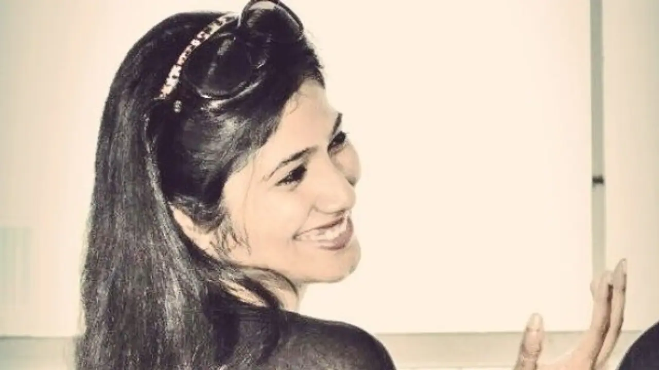 இது தானா சேரும் பரபரப்பு: கில்லி ஜூலியின் அல்லு தெறிப்புகள்... இது தானா சேரும் பரபரப்பு: கில்லி ஜூலியின் அல்லு தெறிப்புகள்...