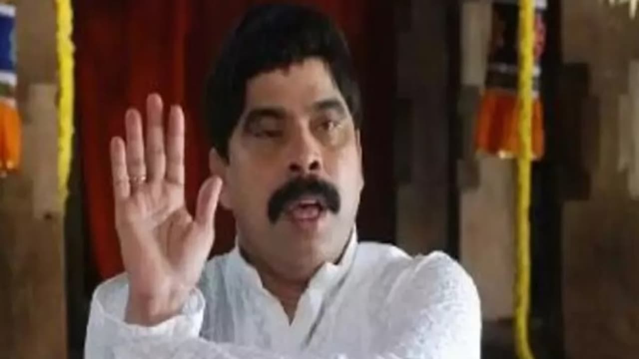 சினிமா ஆசையில் இருந்தவரிடம் பல லட்சத்தை அபேஸ் பண்ண பவர் ஸ்டார்! சினிமா ஆசையில் இருந்தவரிடம் பல லட்சத்தை அபேஸ் பண்ண பவர் ஸ்டார்!