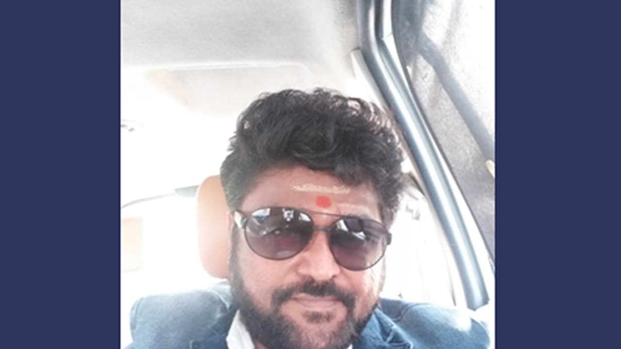 ಲುಂಗಿ ಉಟ್ಟು ಮಂಕಿ ಕ್ಯಾಪ್ ಹಾಕಿ KGF ಕಂಡ ಜಗ್ಗೇಶ್..ಯಾಕೆ! ಲುಂಗಿ ಉಟ್ಟು ಮಂಕಿ ಕ್ಯಾಪ್ ಹಾಕಿ KGF ಕಂಡ ಜಗ್ಗೇಶ್..ಯಾಕೆ!