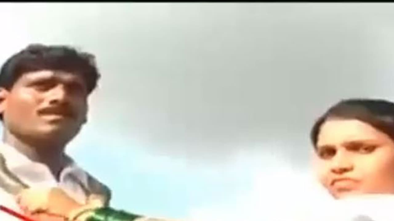 ಹೂವಿನ ಹಾರವಲ್ಲ ಇದು ಹಾವಿನ ಹಾರ..! ಹಾವಿನ ಹಾರಹಾಕಿಕೊಂಡು ಮದುವೆಯಾದ ನವಜೋಡಿ..! ಹೂವಿನ ಹಾರವಲ್ಲ ಇದು ಹಾವಿನ ಹಾರ..! ಹಾವಿನ ಹಾರಹಾಕಿಕೊಂಡು ಮದುವೆಯಾದ ನವಜೋಡಿ..!