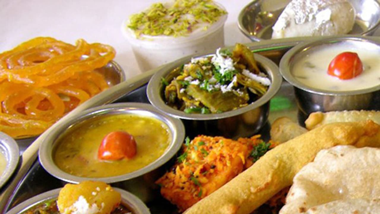 পুজোয় ভুরিভোজ, জেনে নিন নবমীতে পাত পেড়ে খেতে কত টাকায় কোথায় বাফে পুজোয় ভুরিভোজ, জেনে নিন নবমীতে পাত পেড়ে খেতে কত টাকায় কোথায় বাফে